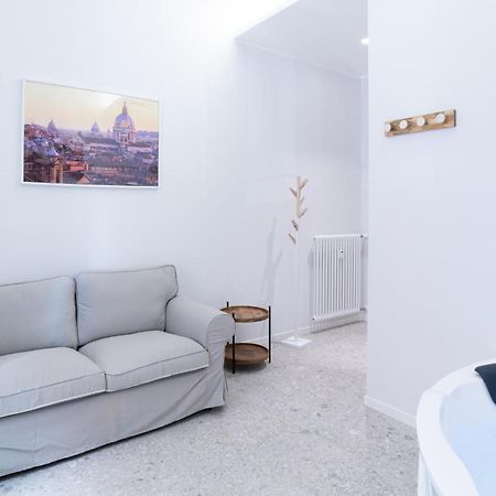 White Home Suite And Rooms Roma Eksteriør bilde
