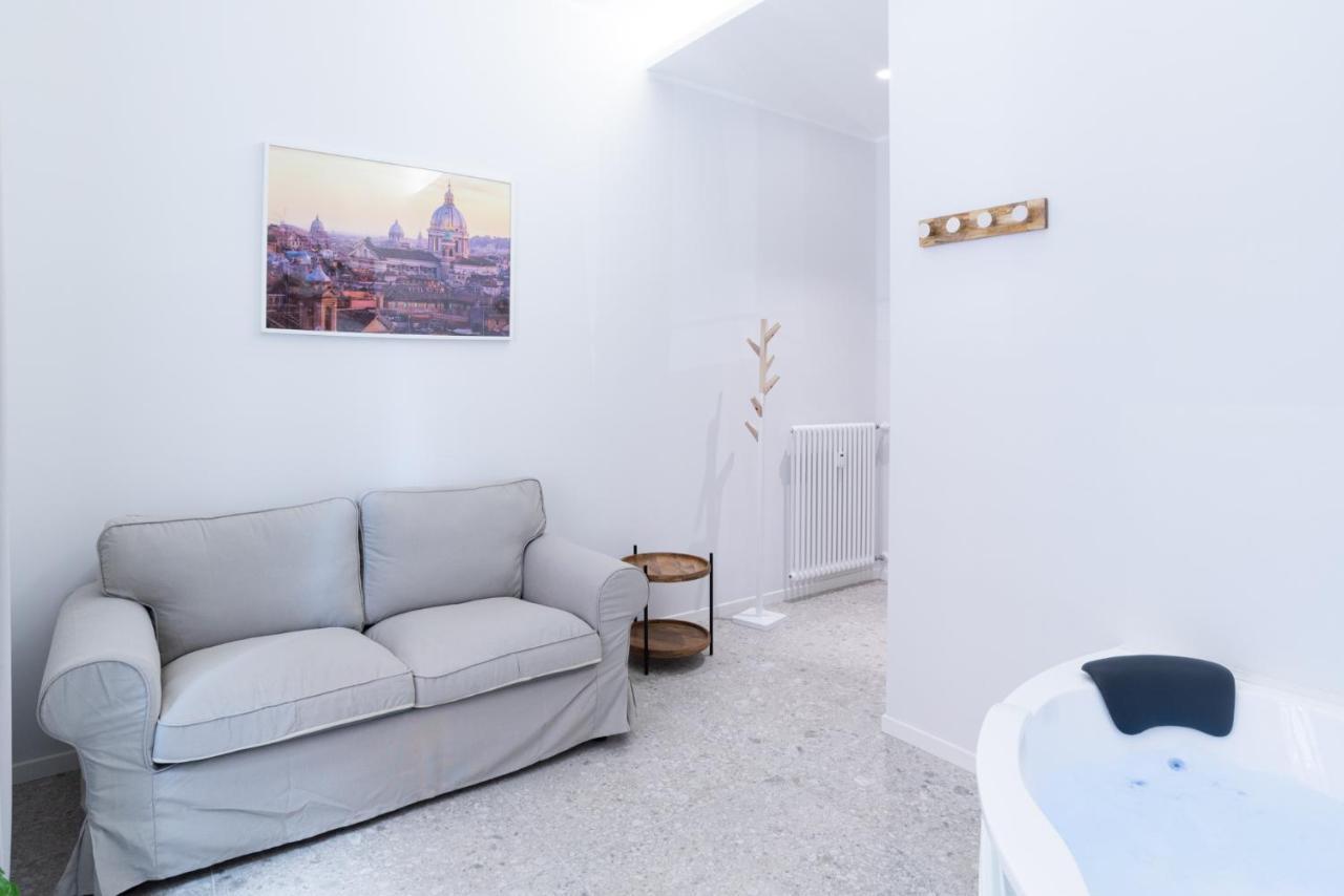 White Home Suite And Rooms Roma Eksteriør bilde